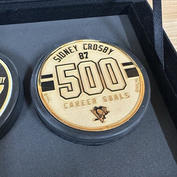 Pittsburgh Penguins Sidney Crosby 2 Medallion Puck Set 500 Goal Gold/Black - Picture 5 of 7